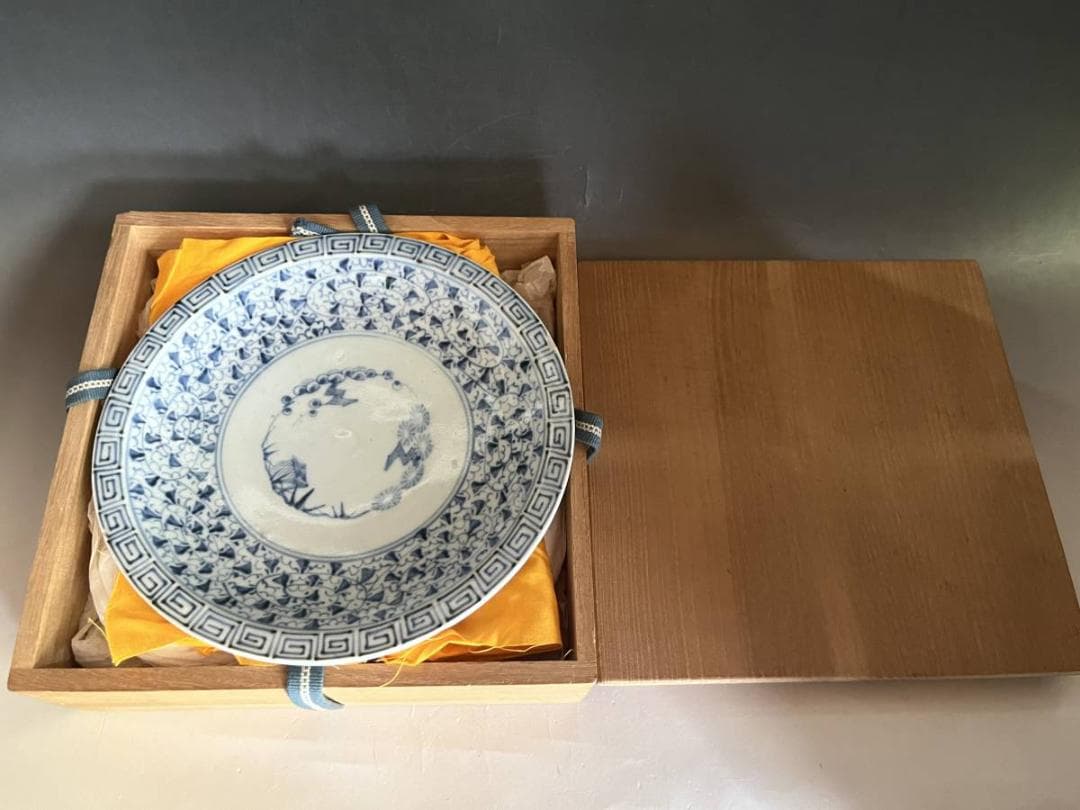 皿■染付花唐草文 江戸期 古伊万里 松竹梅 大皿 飾り皿 桐箱 時代物 骨董品■