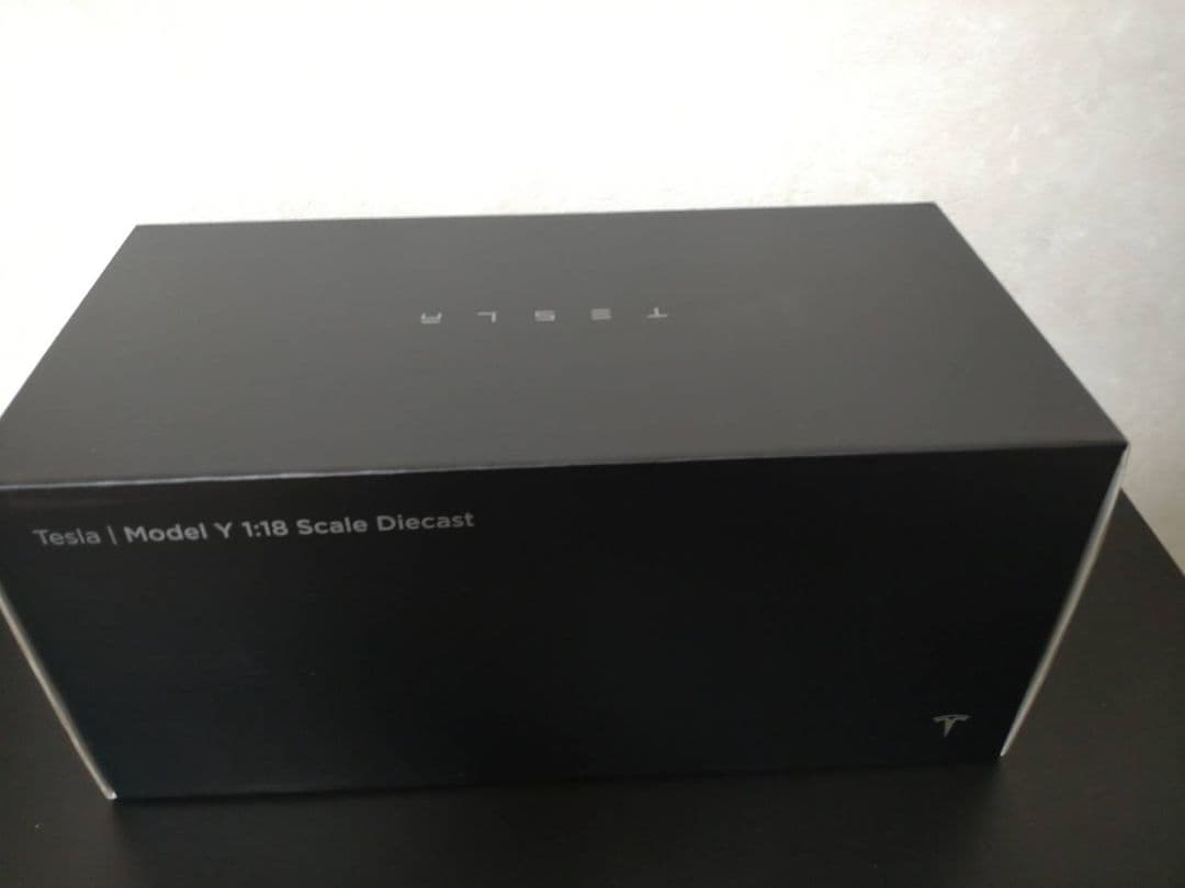 テスラ モデルY 1/18 ミニカー ModelY TESLA