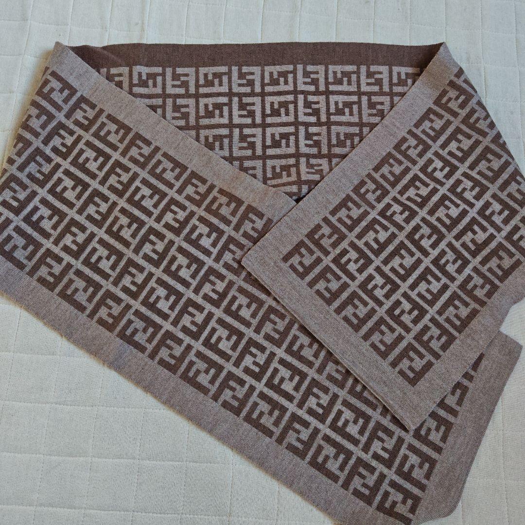 Fendi ロゴマフラー ブラウン系 大判