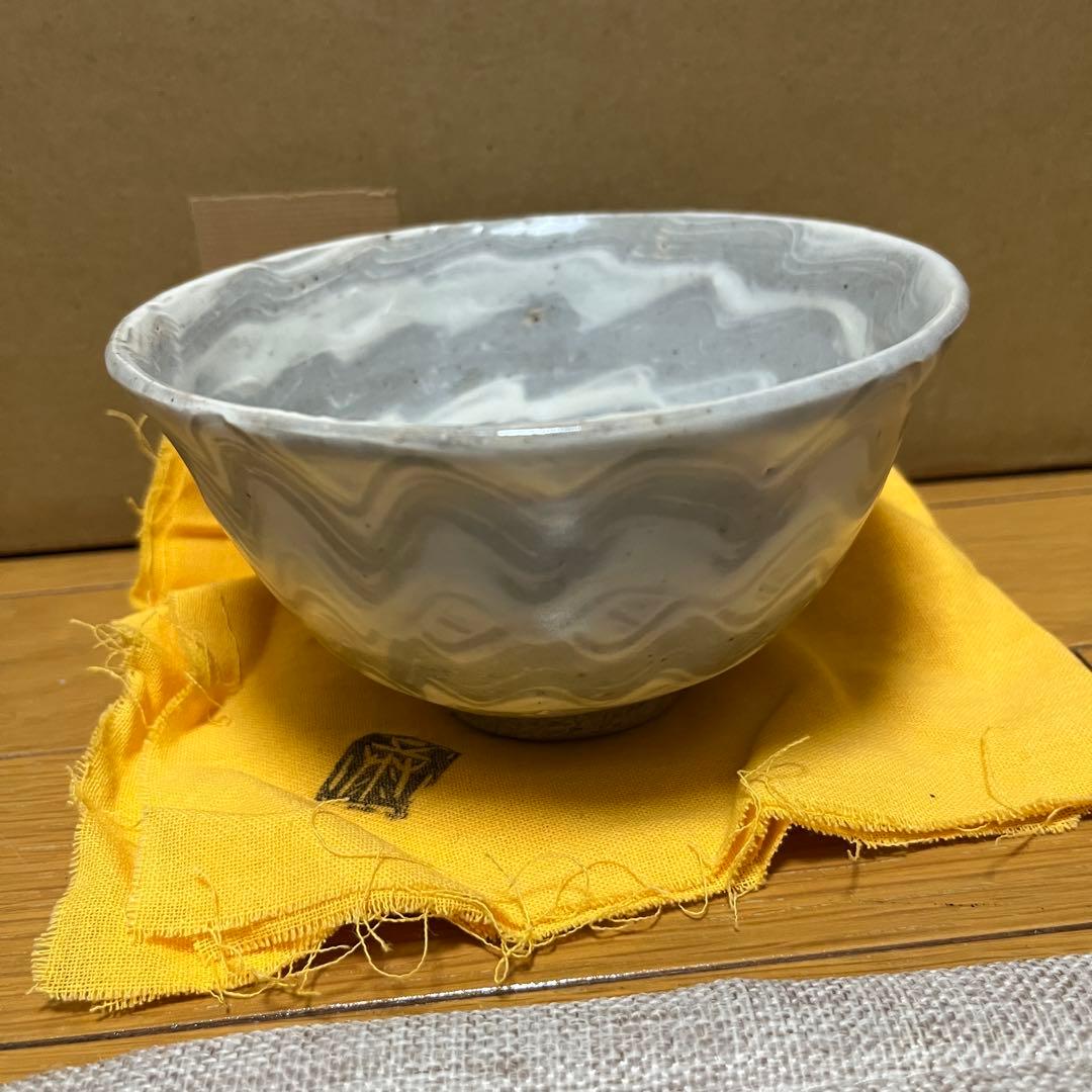 人間国宝　松井康成　月崇寺焼　練上彫粉引　青海波茶碗　茶道具　共箱付き