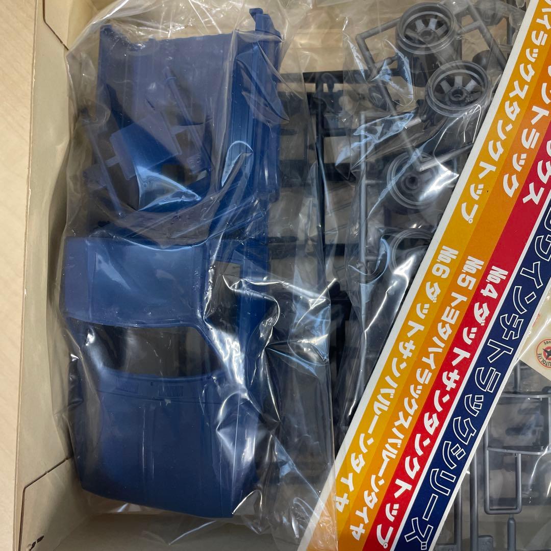 アオシマ　トヨタハイラックス　バルーンタイヤ　プラモデル　未組立品