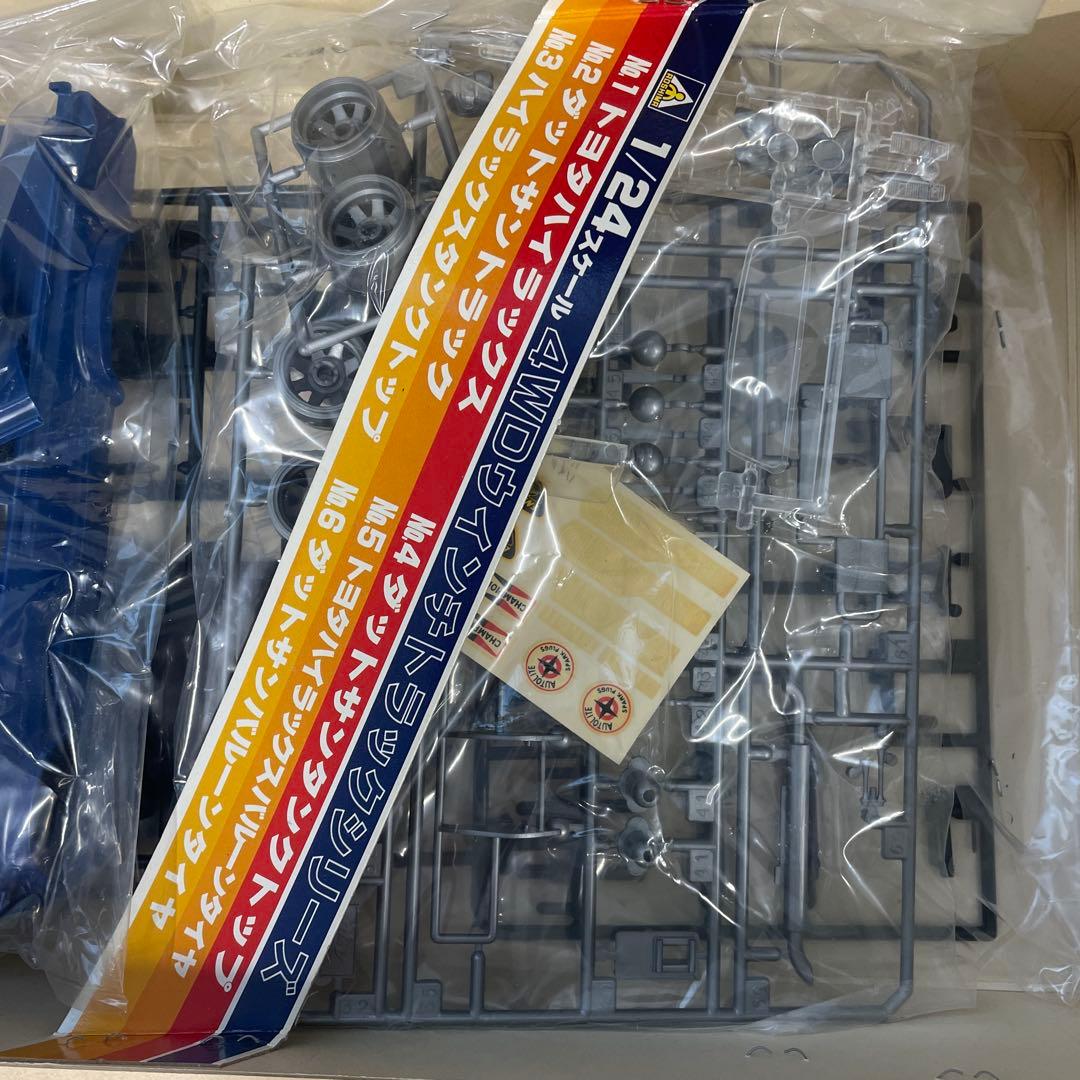 アオシマ　トヨタハイラックス　バルーンタイヤ　プラモデル　未組立品