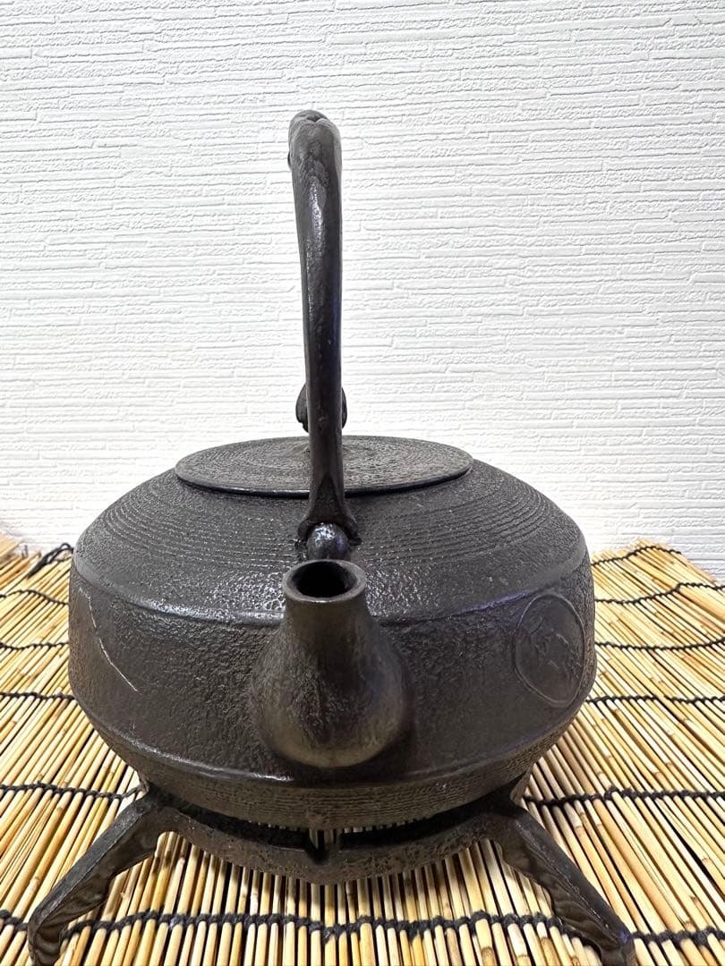 未使用、一級合格証貼付　南部渓泉　熊谷専太郎造　１５型　南部鉄瓶　南部鉄器