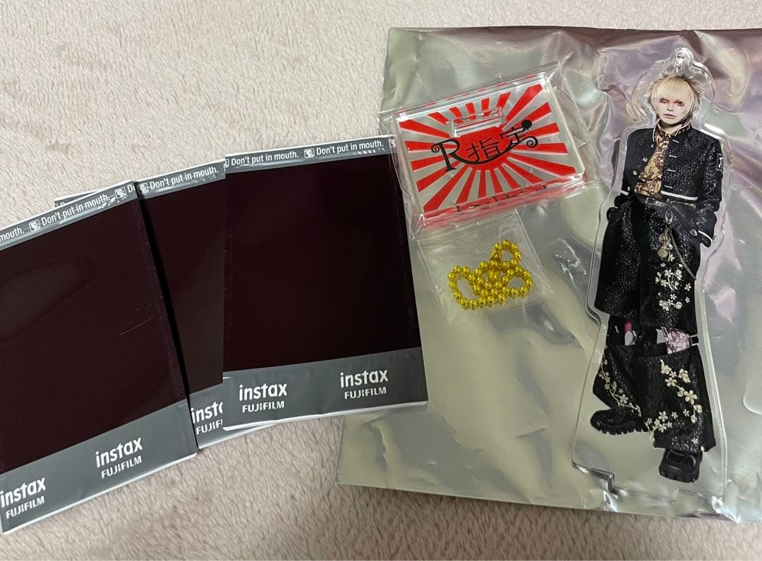 R指定 アクリルスタンド アクスタ チェキ マモ