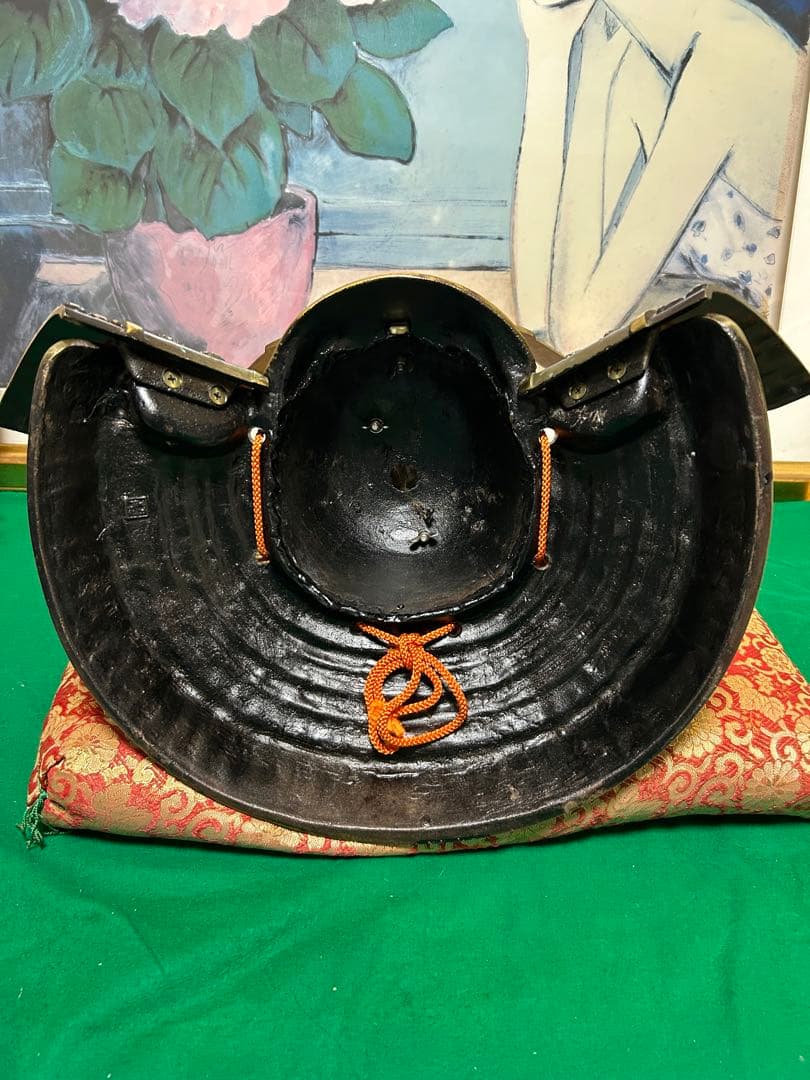 源九郎義経　獅子頭の出世兜の置物