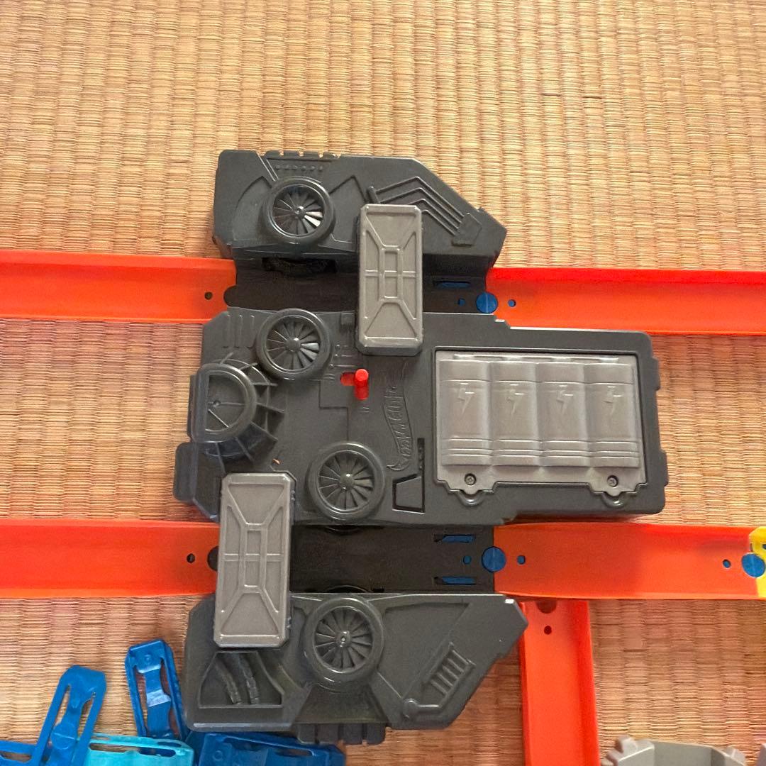 Hot Wheels トラックとミニカーセット