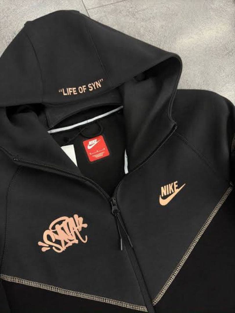 る*な様 ✨新品✨完全正規品✨Syna world NIKE セットアップテック