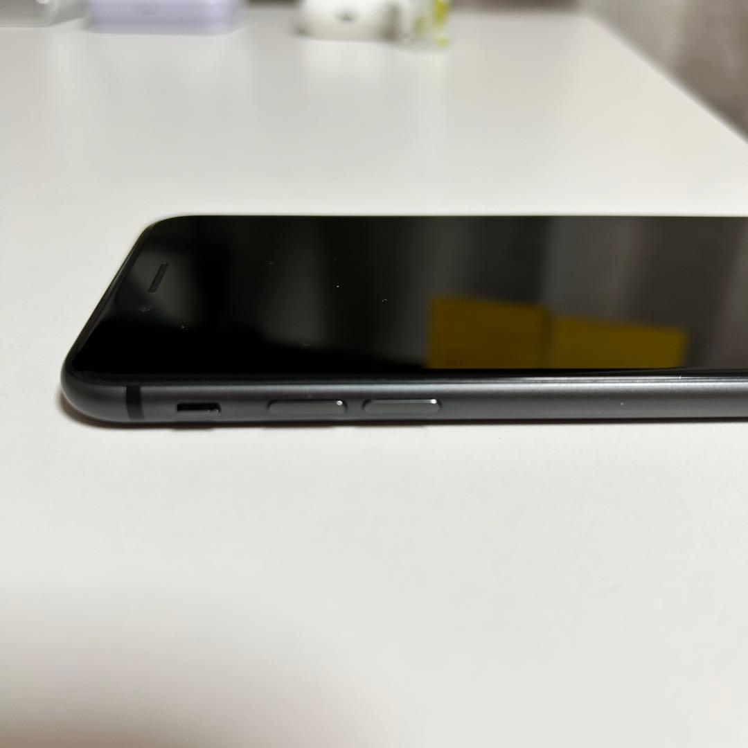 Apple iPhone 8ブラック スペースグレイ本体