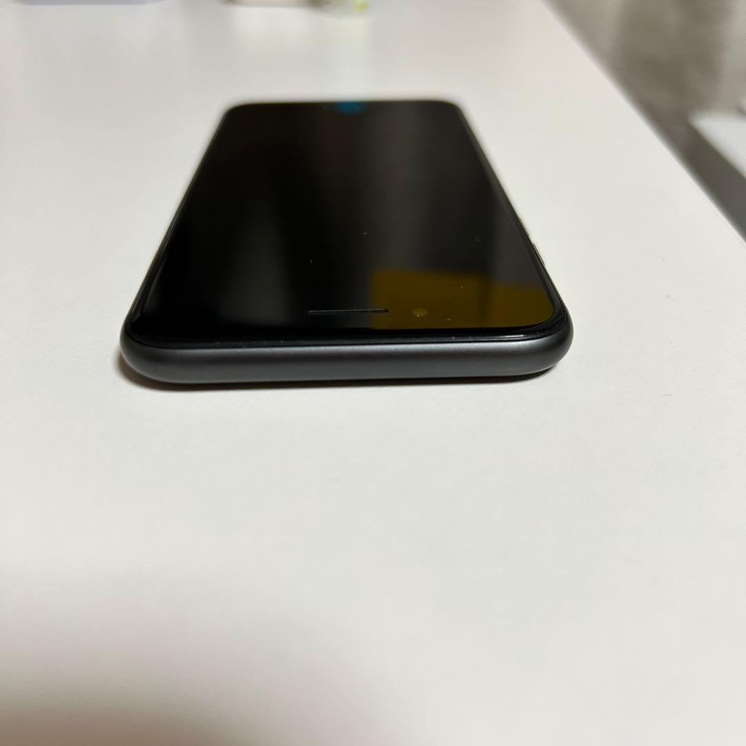 Apple iPhone 8ブラック スペースグレイ本体