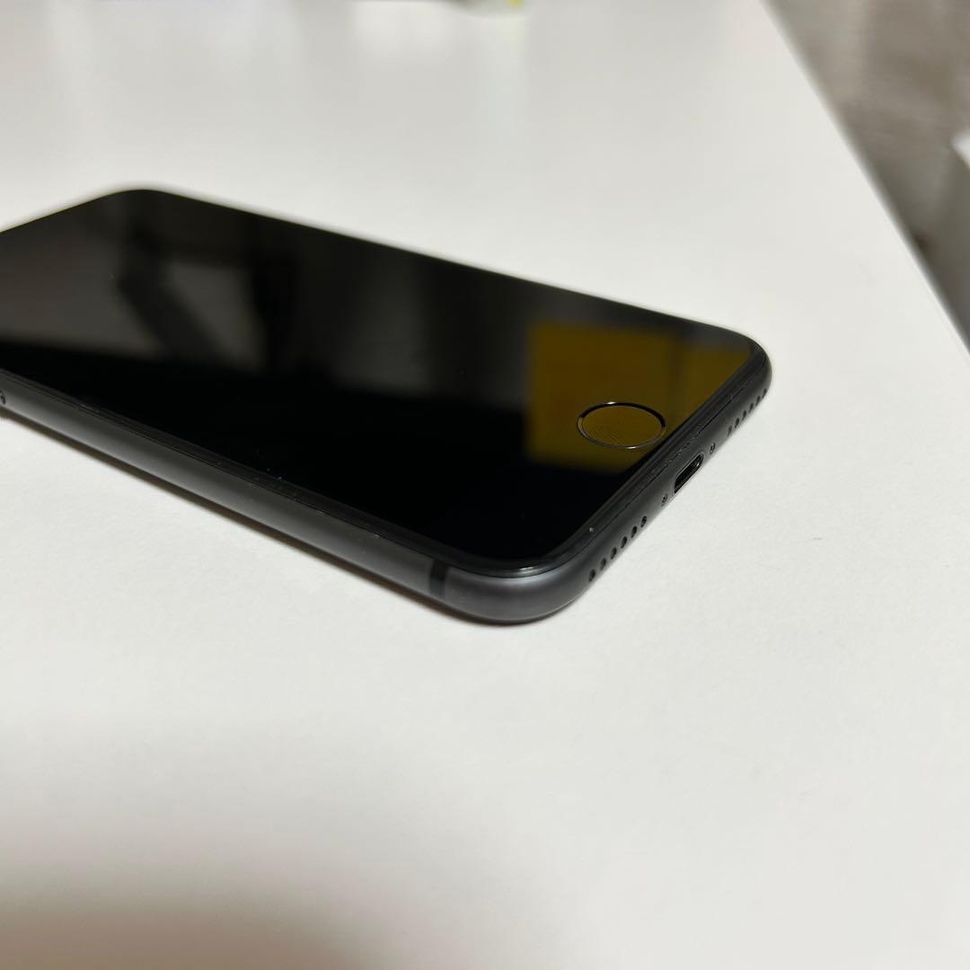 Apple iPhone 8ブラック スペースグレイ本体