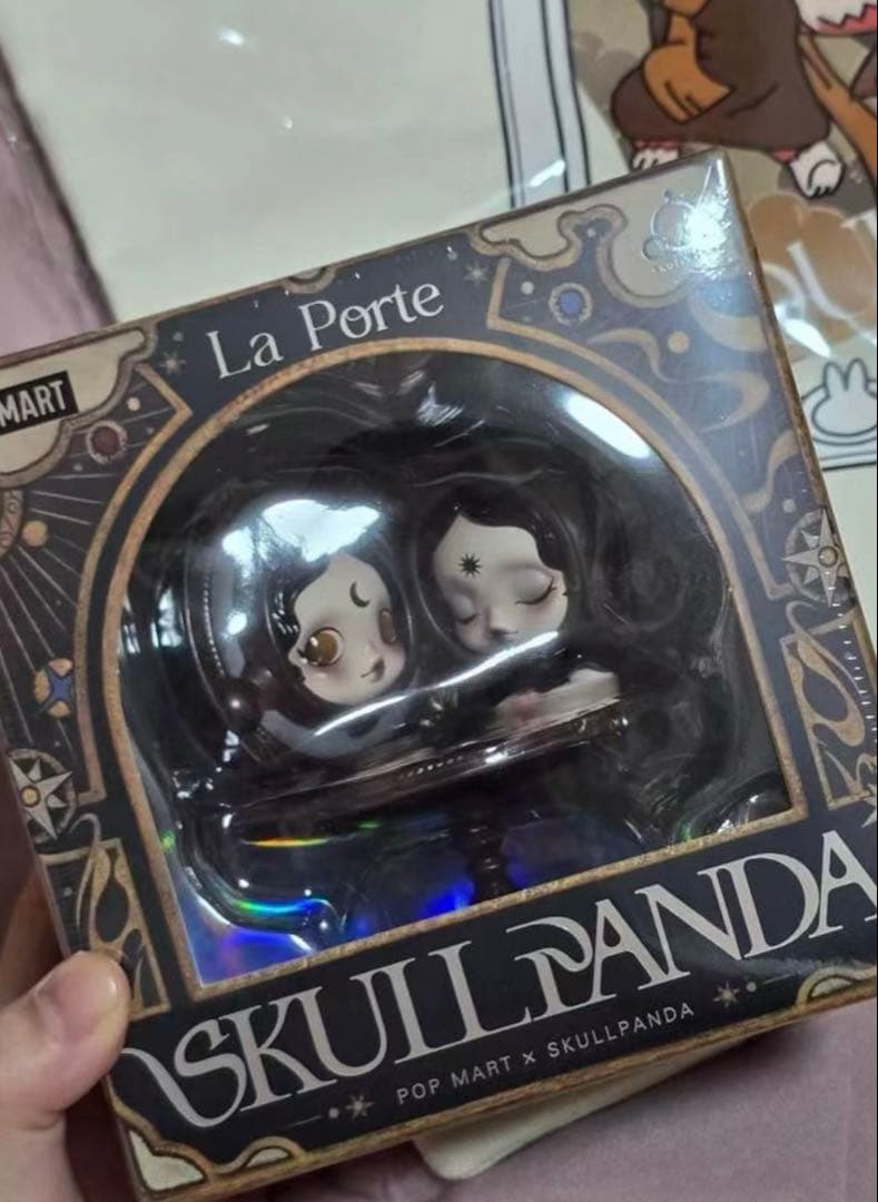 劇レアPopmart Skullpanda La Porte フランスパリ限定