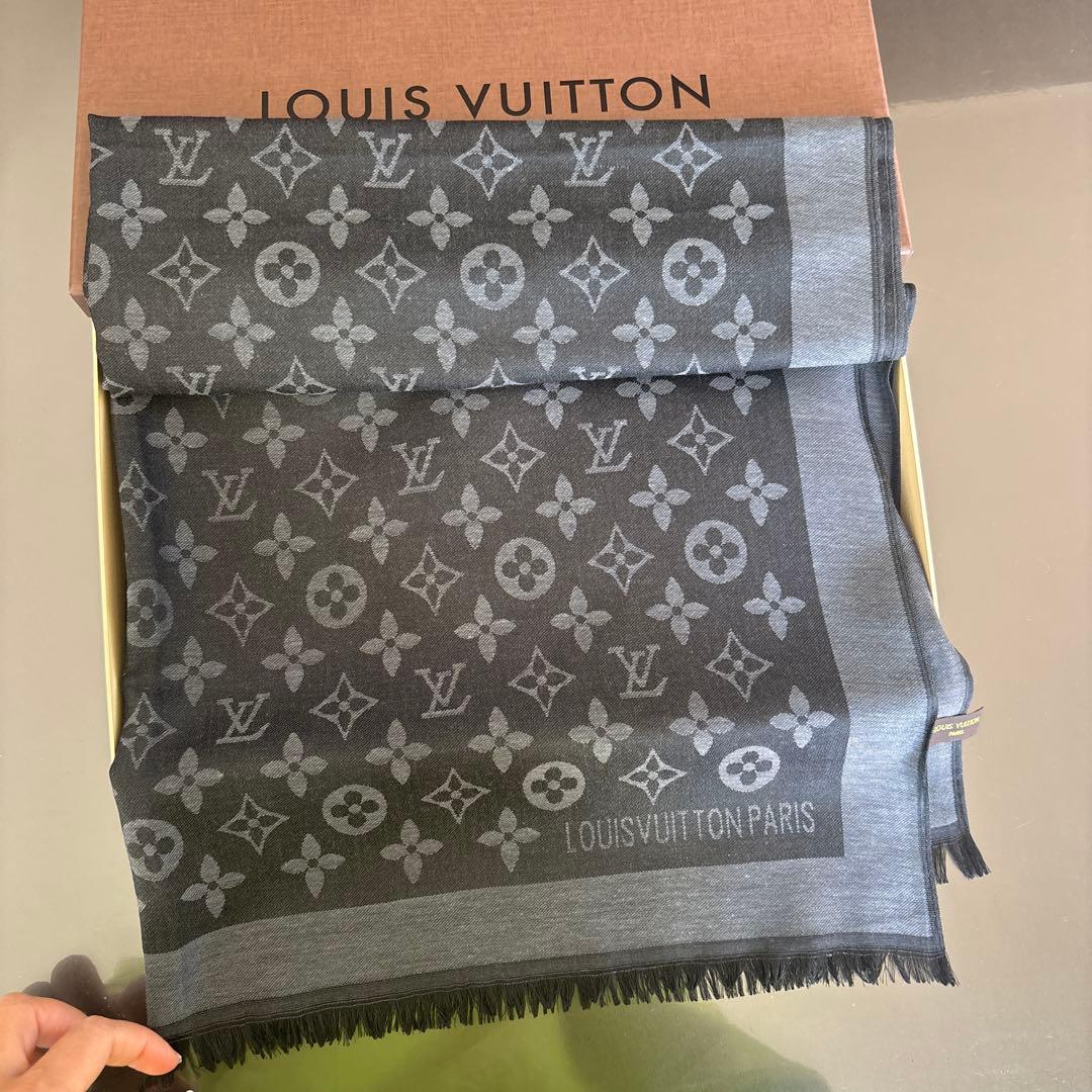LOUIS VUITTON グレー マフラーノベルティ品