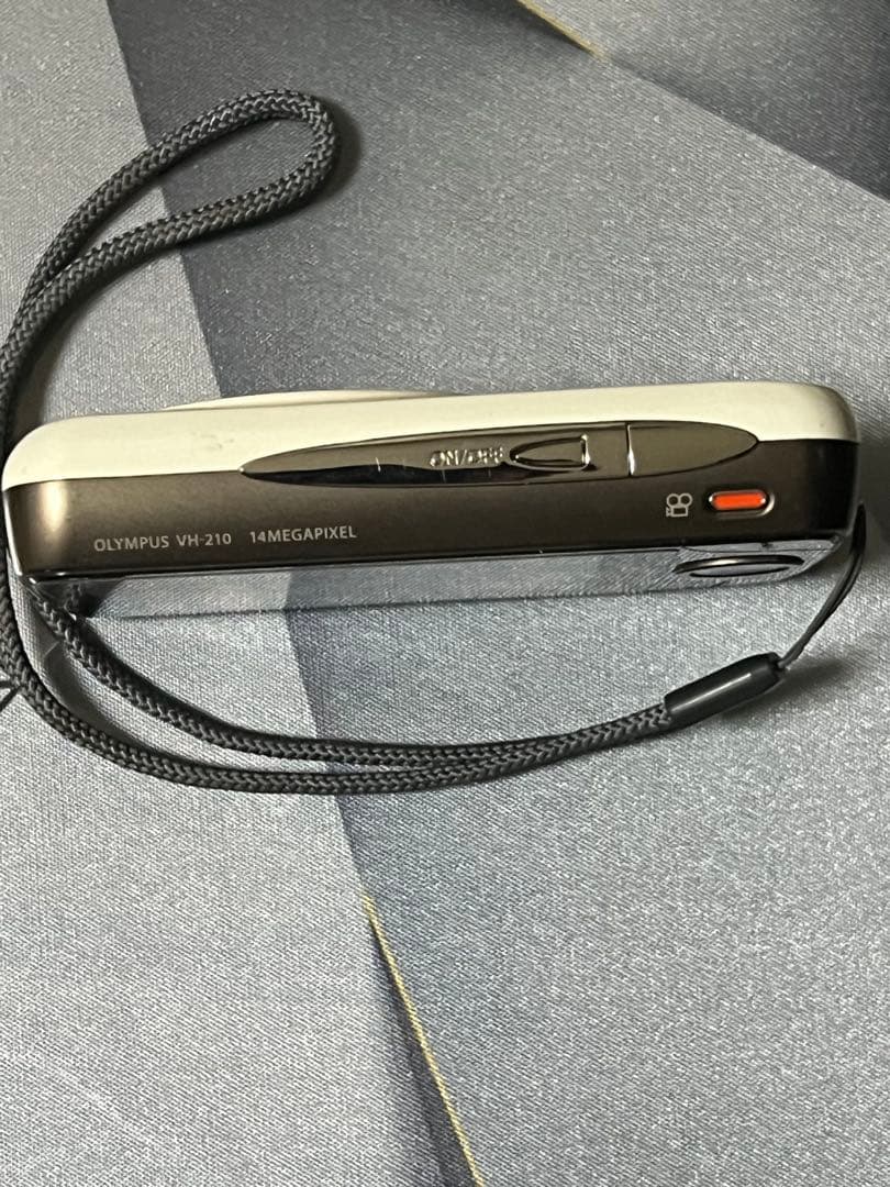 OLYMPUS VH-210 14メガピクセル コンパクトデジタルカメラ