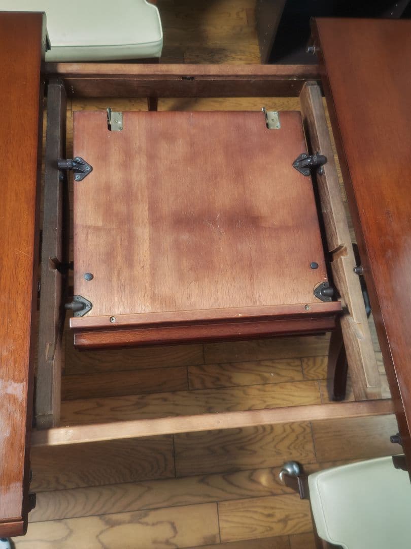 アンティーク調　マルニ木工　地中海ダイニングテーブル（伸長式）