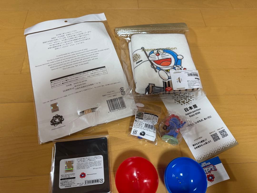 大阪万博　ミャクミャクお尻マグネット　藻キティアクリルスタンプ　ドラえもんタオル