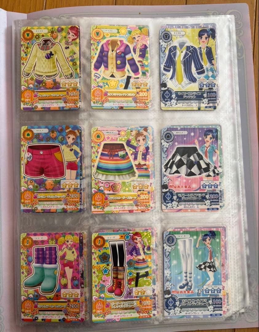 アイカツカード　ファイル付き　約54枚