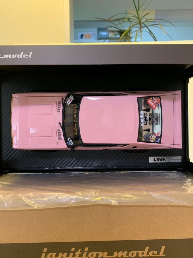 イグニッションモデル　1/18 LBWK ケンメリ ピンク　3214