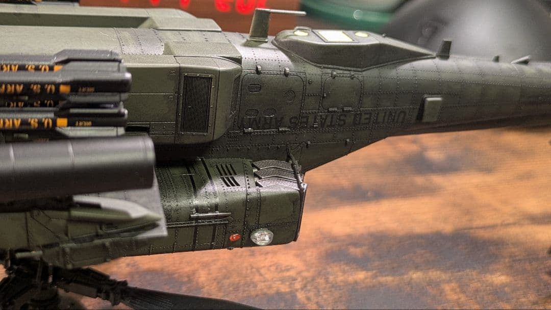 プラモデル完成機　1/48　AH-64Dアパッチ・ロングボウ