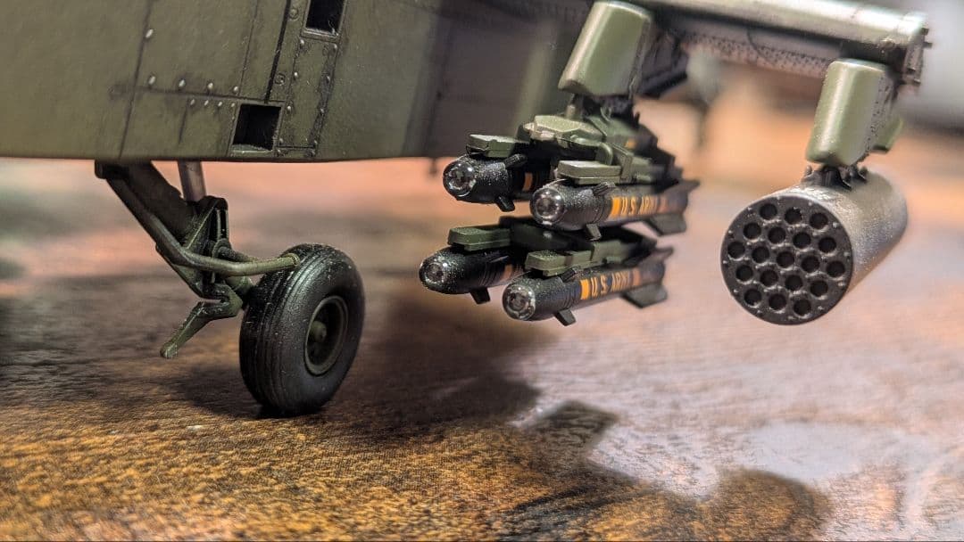 プラモデル完成機　1/48　AH-64Dアパッチ・ロングボウ