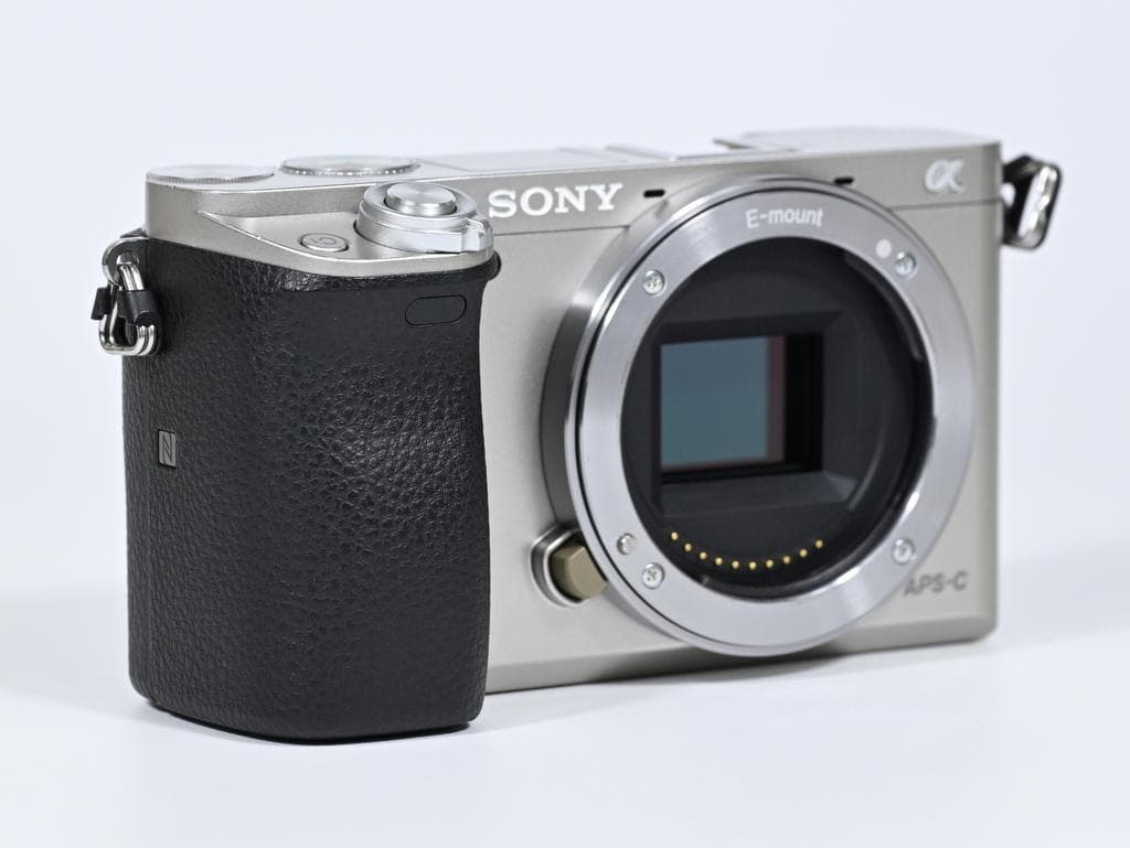 【美品】 ソニー α6000 ILCE-6000 ボディ 《ショット数6692》