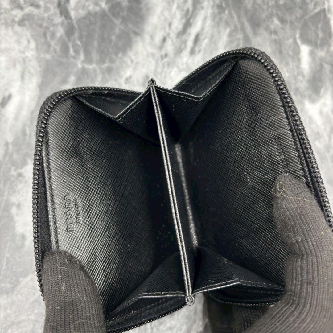 ✨極美品✨ PRADA ケース サフィアーノレザー ラウンド 三角 黒