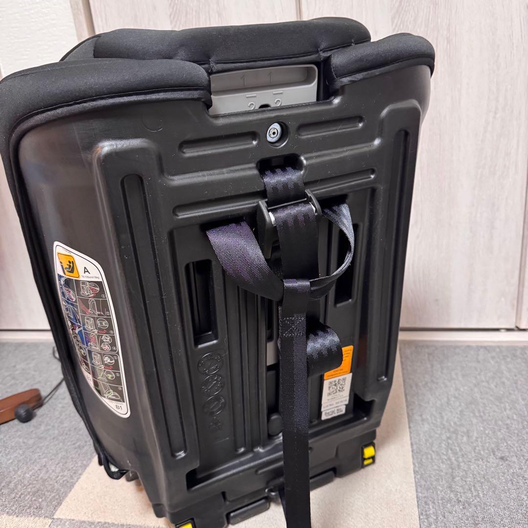 美品　ネビオジュニアシート清掃済み ISOFIXガイドカップ、シート保護マット