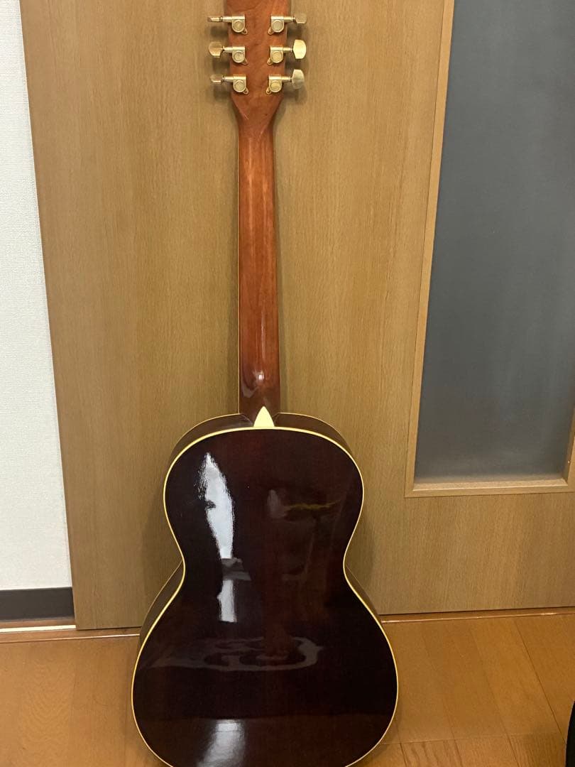タカミネ　ピックアップ付き　サンバースト　ニューヨーカータイプ　アコギ