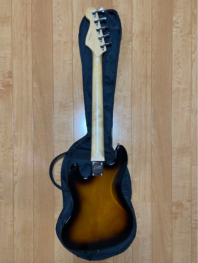 ベース Squier Affinity Jazz Bass V