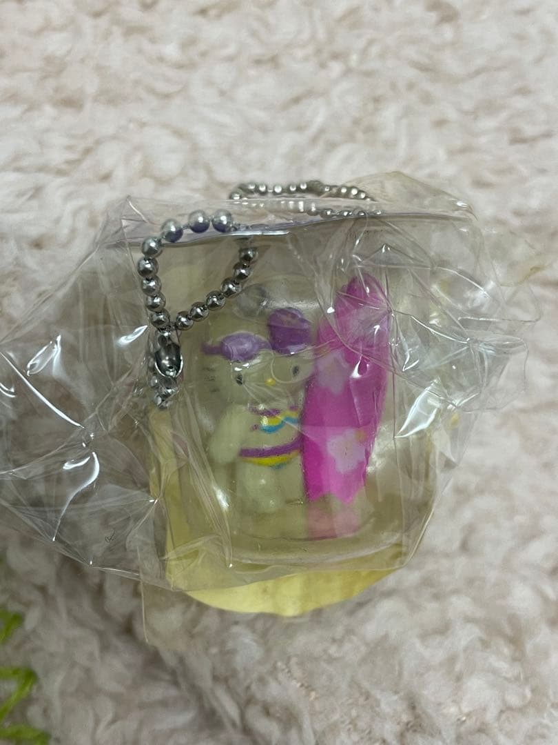激レア！カップ入り　ハローキティ 水着 サーフボード キーホルダー