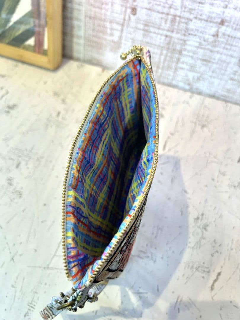 ロラライハリス♡刺繍のポーチ♡総刺繍ケース♡お纏め出品