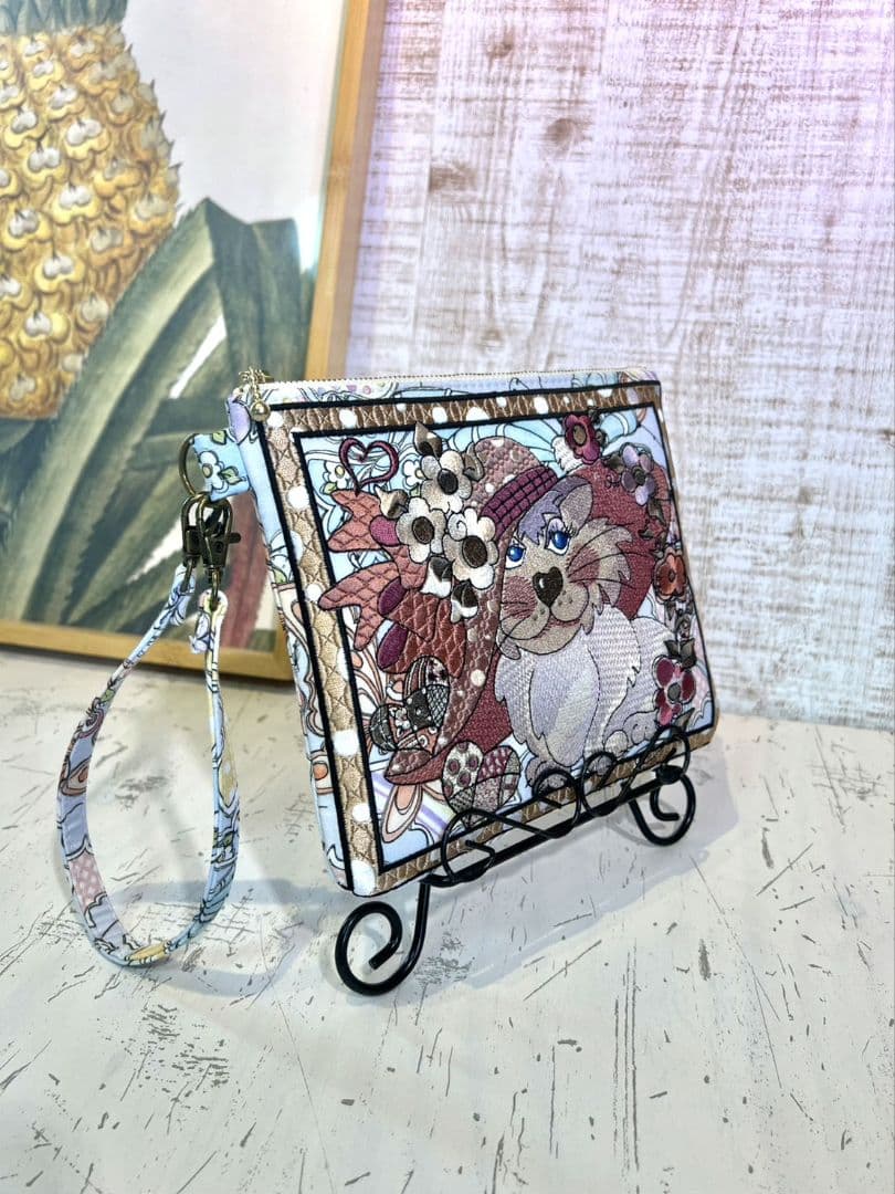 ロラライハリス♡刺繍のポーチ♡総刺繍ケース♡お纏め出品