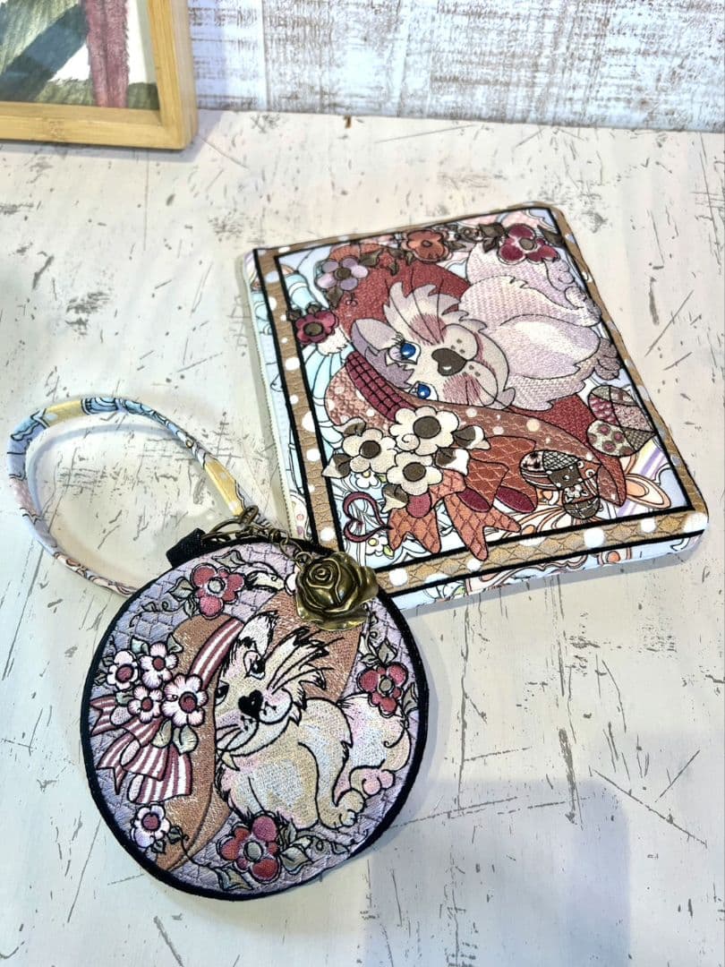 ロラライハリス♡刺繍のポーチ♡総刺繍ケース♡お纏め出品