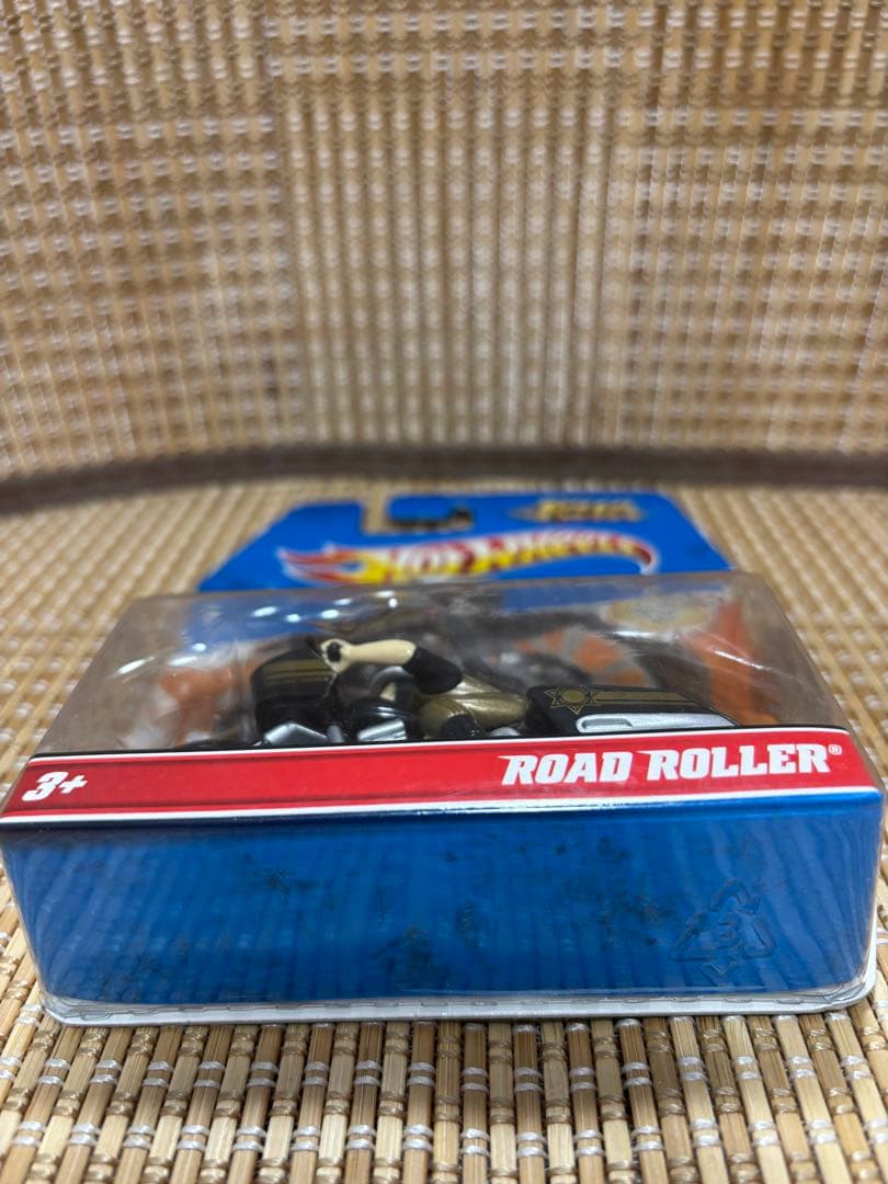 激レア品！ Hot Wheels ROAD ROLLER ミニカー 人付きバイク