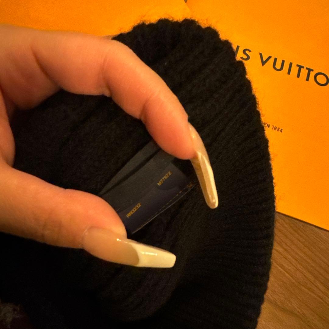 LOUIS VUITTON ロゴ刺繍 ブラックニット帽 ビーニー