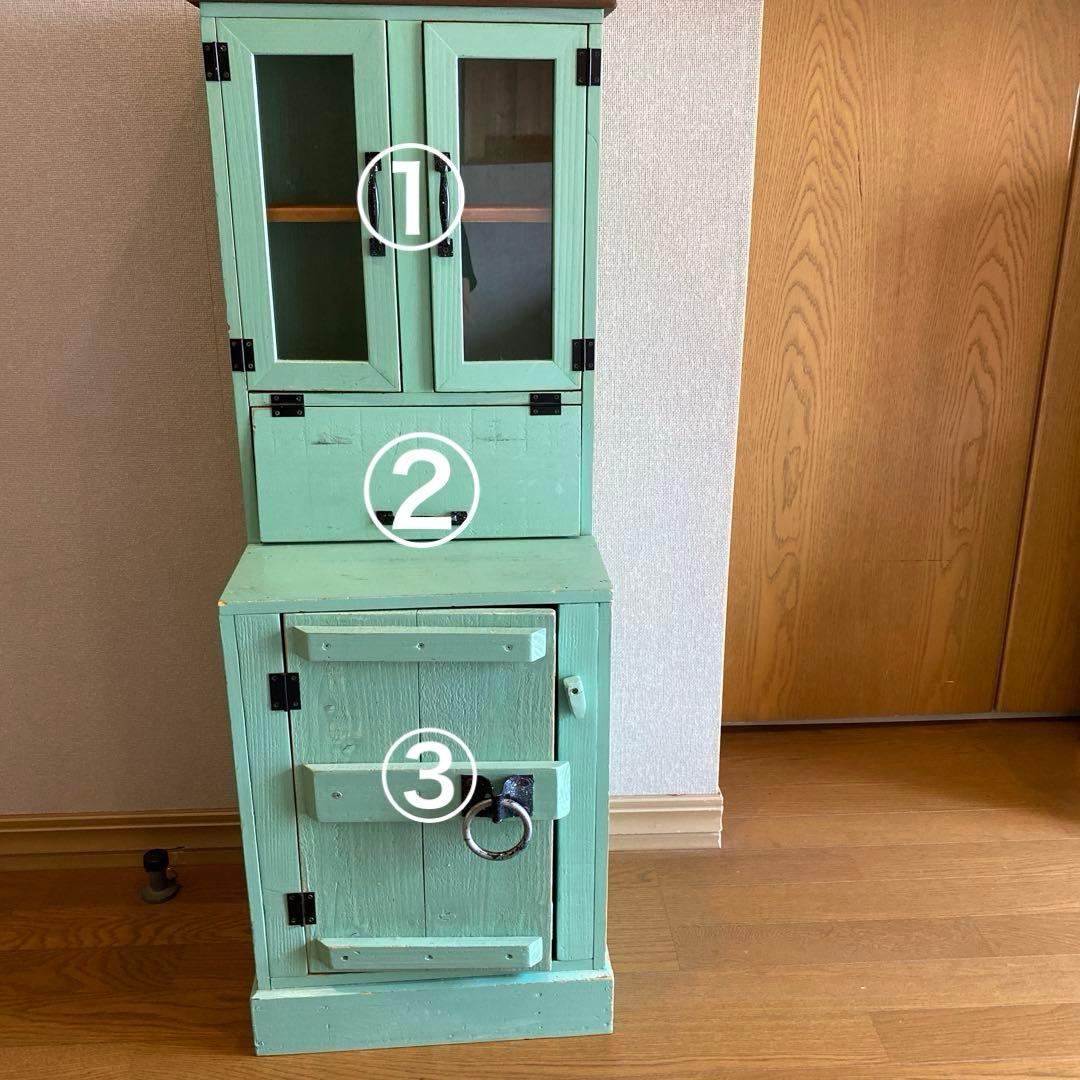 ③ アンティーク棚　子供部屋