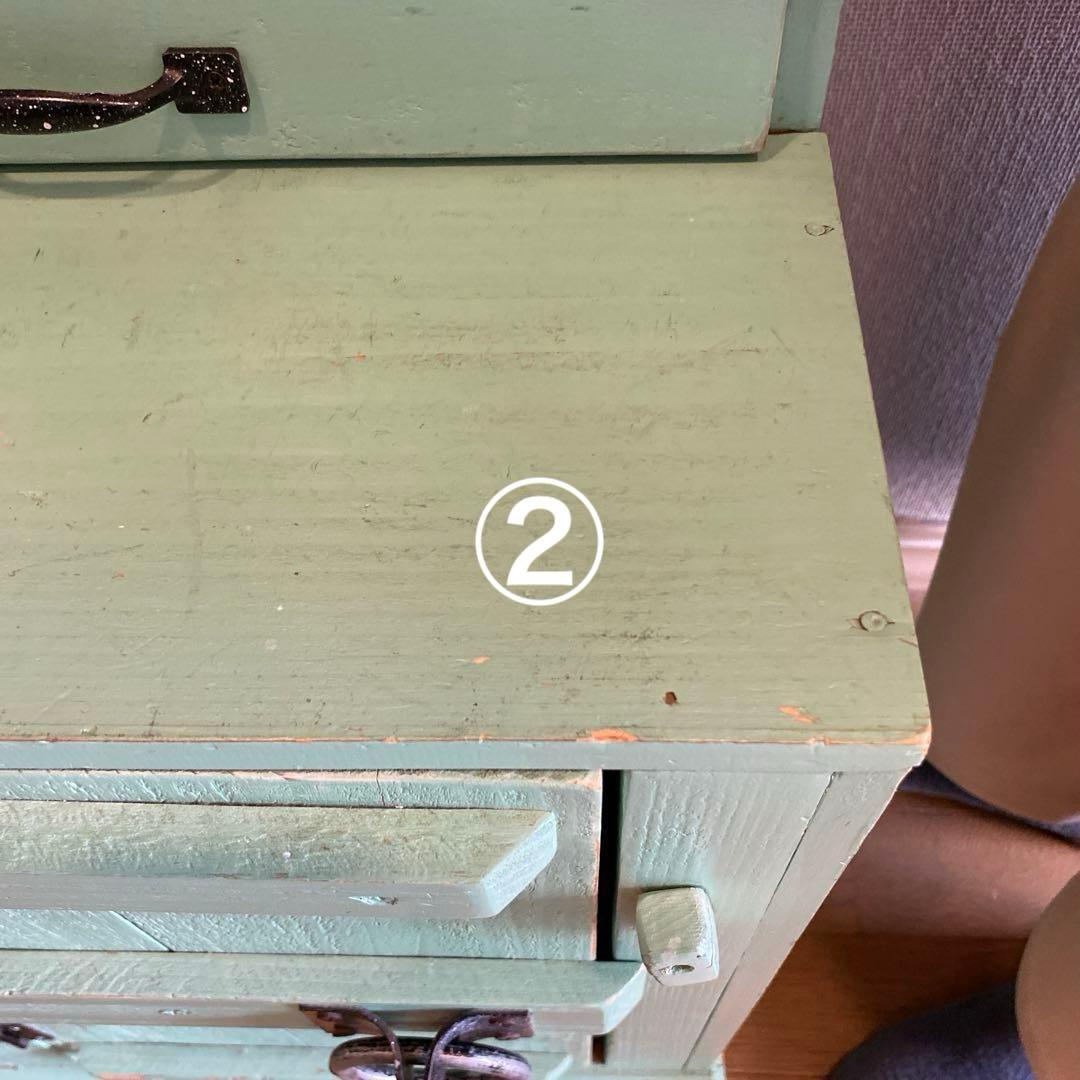 ③ アンティーク棚　子供部屋