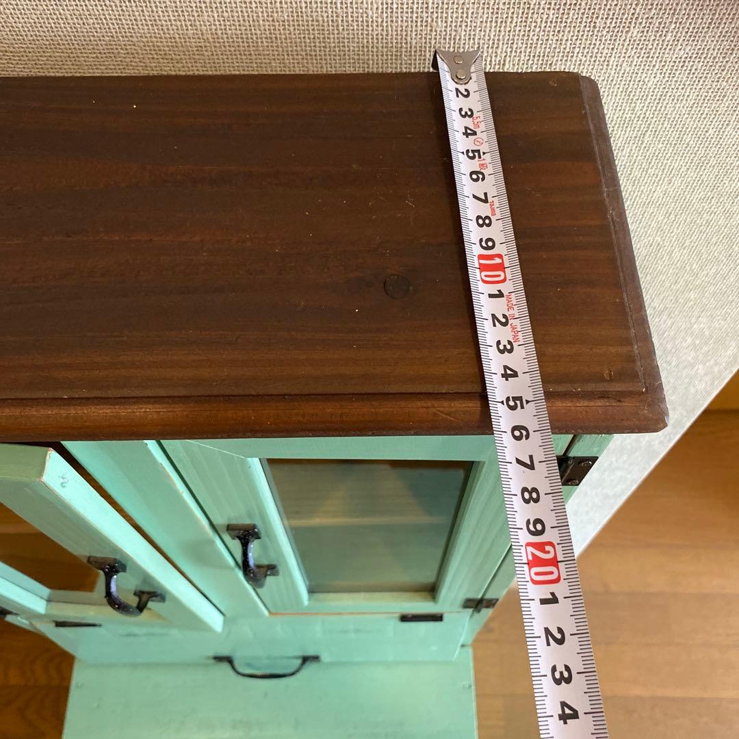 ③ アンティーク棚　子供部屋