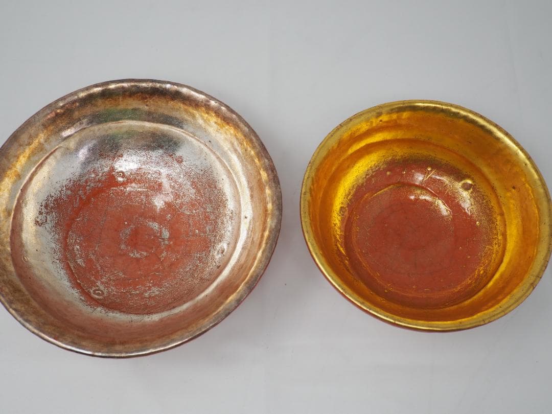 京焼　嶋台茶碗　茶碗２口　和楽造　金箔　銀箔　赤楽　焼き物