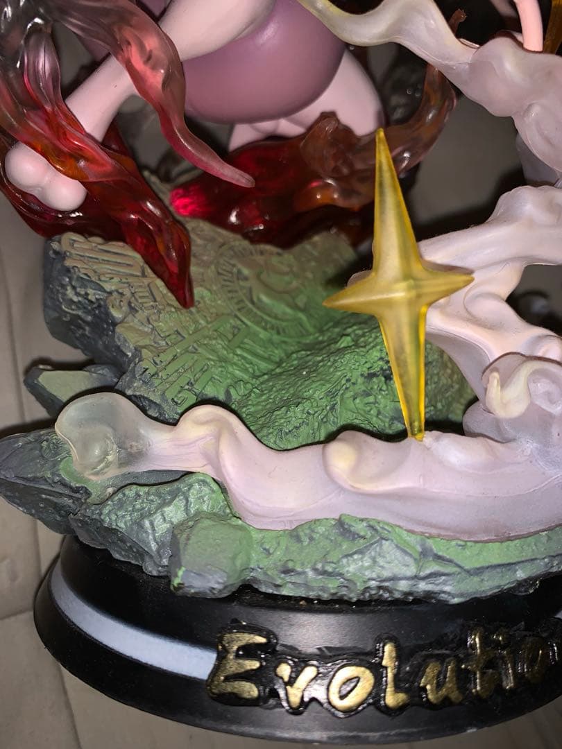 ミュウツー ミュウ フィギュア　海外フィギュア　発光ギミックあり