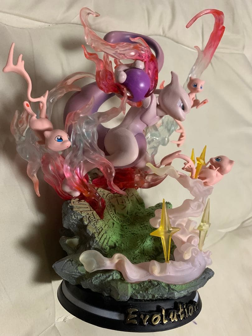 ミュウツー ミュウ フィギュア　海外フィギュア　発光ギミックあり