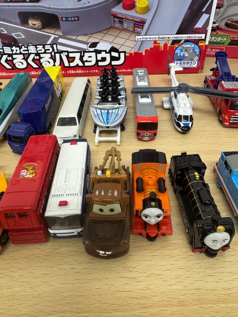ぐるぐるバスタウン タウンどうろセット トミカ付き