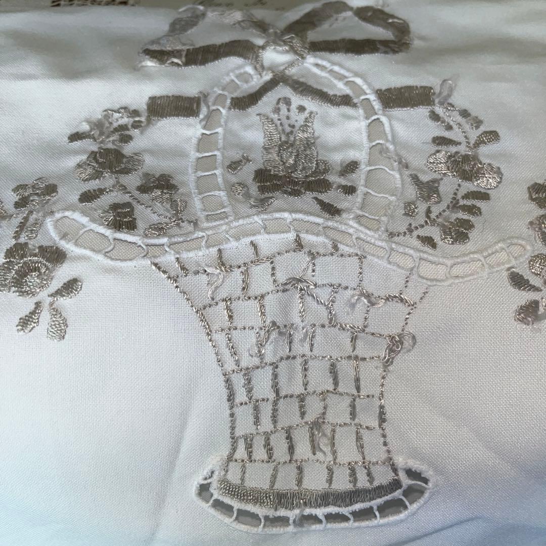 フランスアンティーク　花籠の刺繍　カットワーク　生地