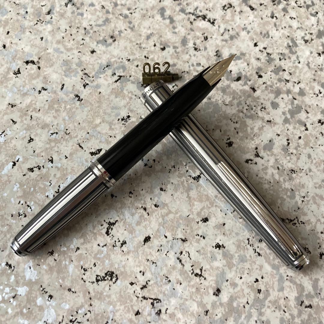 #062 オーバーホール済み 万年筆 プラチナ 蝕刻 ショート18k WG