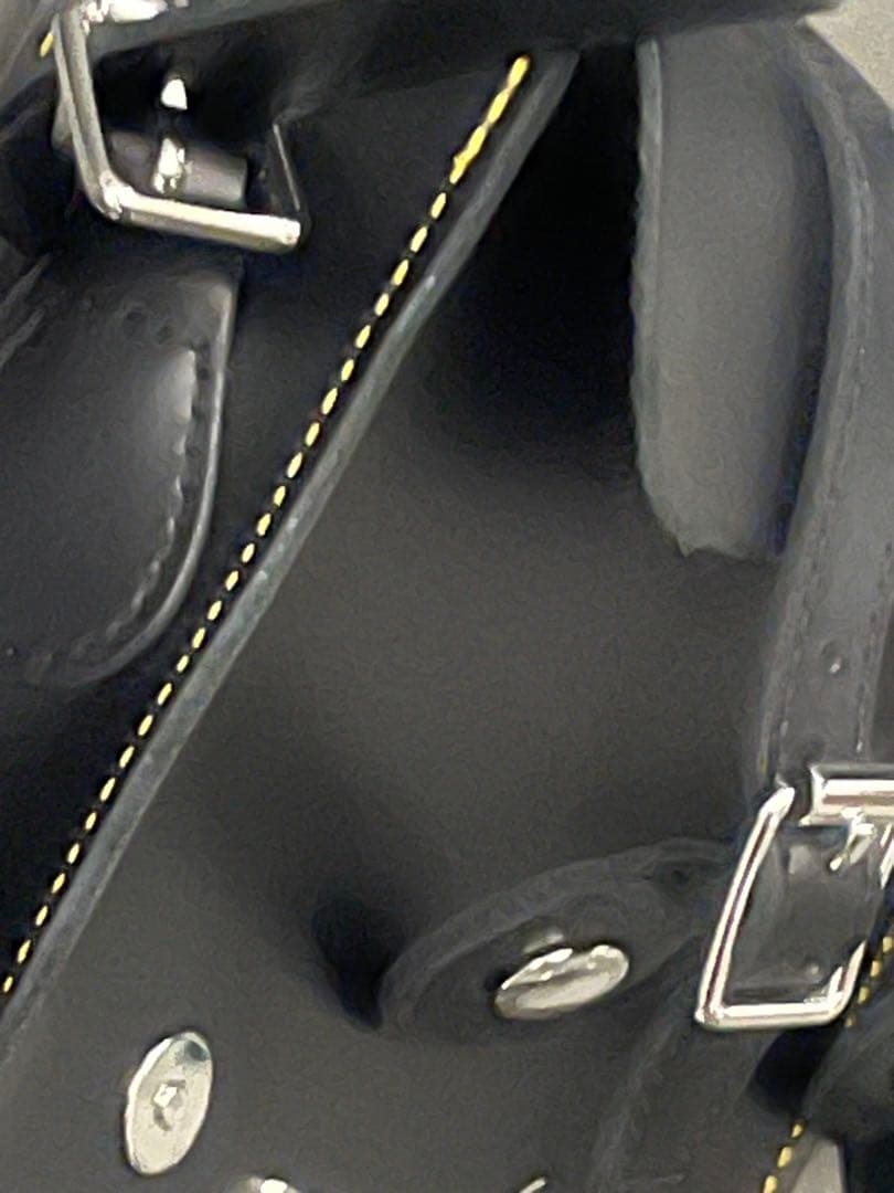 Dr. Martens ブラックショルダーバッグ