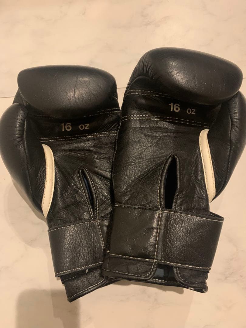 Winning ボクシンググローブ 16 oz ブラック