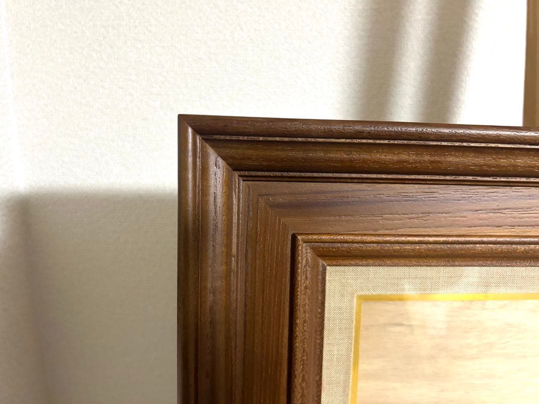 ブラウンの木製装飾額縁