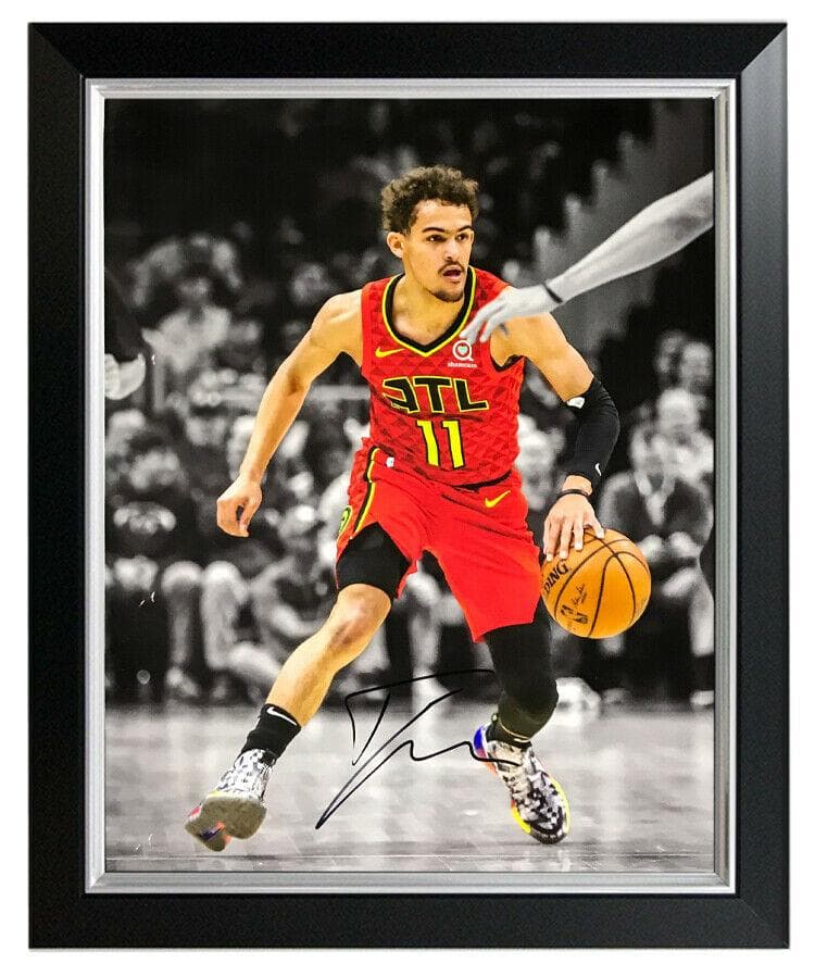 直筆サイン入り写真 トレイ・ヤング アトランタ・ホークス/フレーム別/SA鑑定済