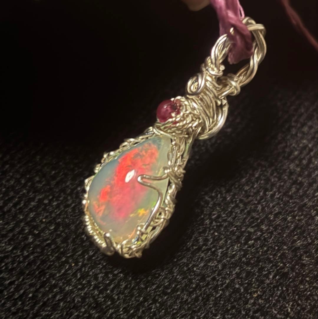 マーシャです。エチオピアオパールペンダント