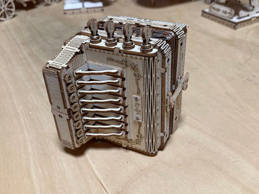 Robotime社木製パズル ピアノ、サックス、ドラム 機関車、帆船、飛行船ほか