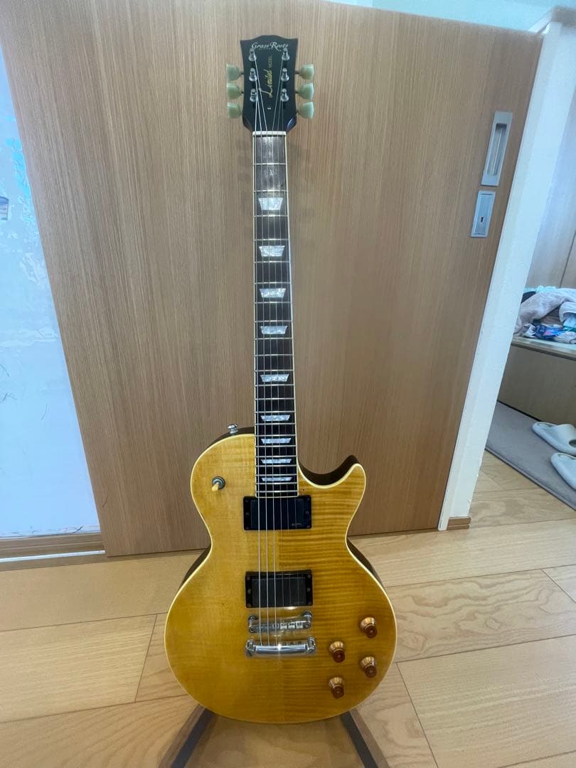 グラスルーツ　リミテッドモデル　EMGピックアップ　ソフトケース付